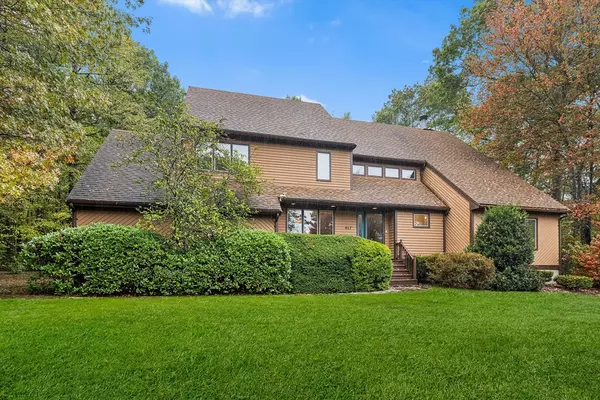 417 Birchbark Dr, Hanson, MA 02341