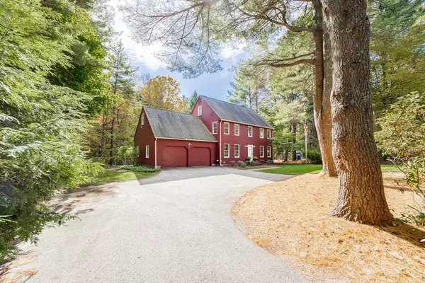 Medfield, MA 02052,12 Spruce Way