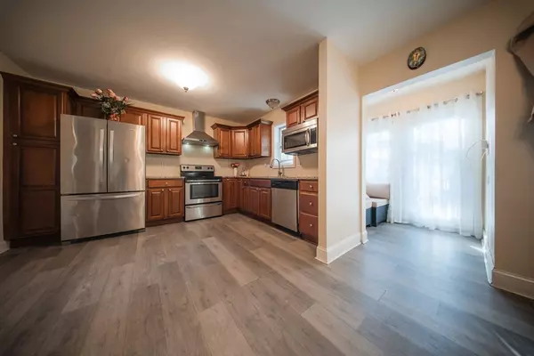 Springfield, MA 01104,90 Saint James Cir