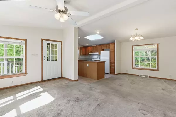 Winchendon, MA 01475,15 Colonial Lane