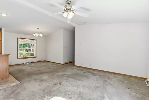 Winchendon, MA 01475,15 Colonial Lane