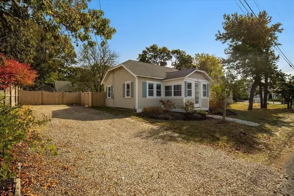 Dennis, MA 02639,22 Ferncliff Rd