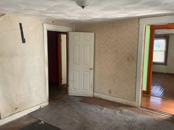 Fall River, MA 02720,3216 N Main St