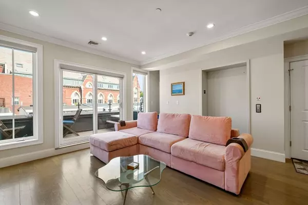 Boston, MA 02127,205 W. 8th St #5A