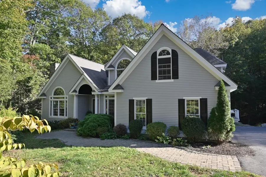 27 Turtleback Rd, Essex, MA 01929