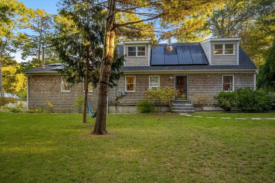 23 Little John Rd, Falmouth, MA 02536