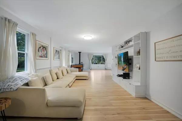 Falmouth, MA 02536,23 Little John Rd