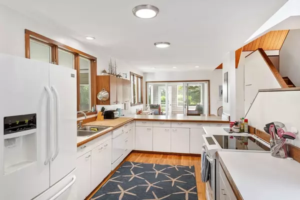 Westport, MA 02790,540 River Rd #0