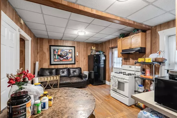 Lawrence, MA 01840,42 Union St