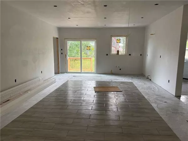 Portsmouth, RI 02872,0125 Homestead Avenue