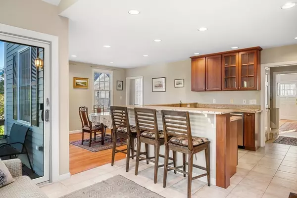 Manchester, MA 01944,33 Pleasant St #33