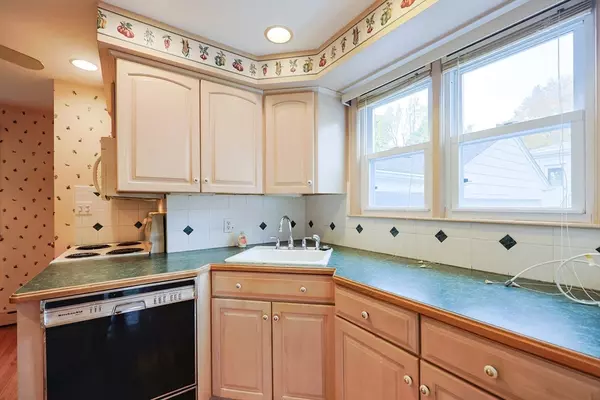 Somerset, MA 02726,80 Meadow Ln