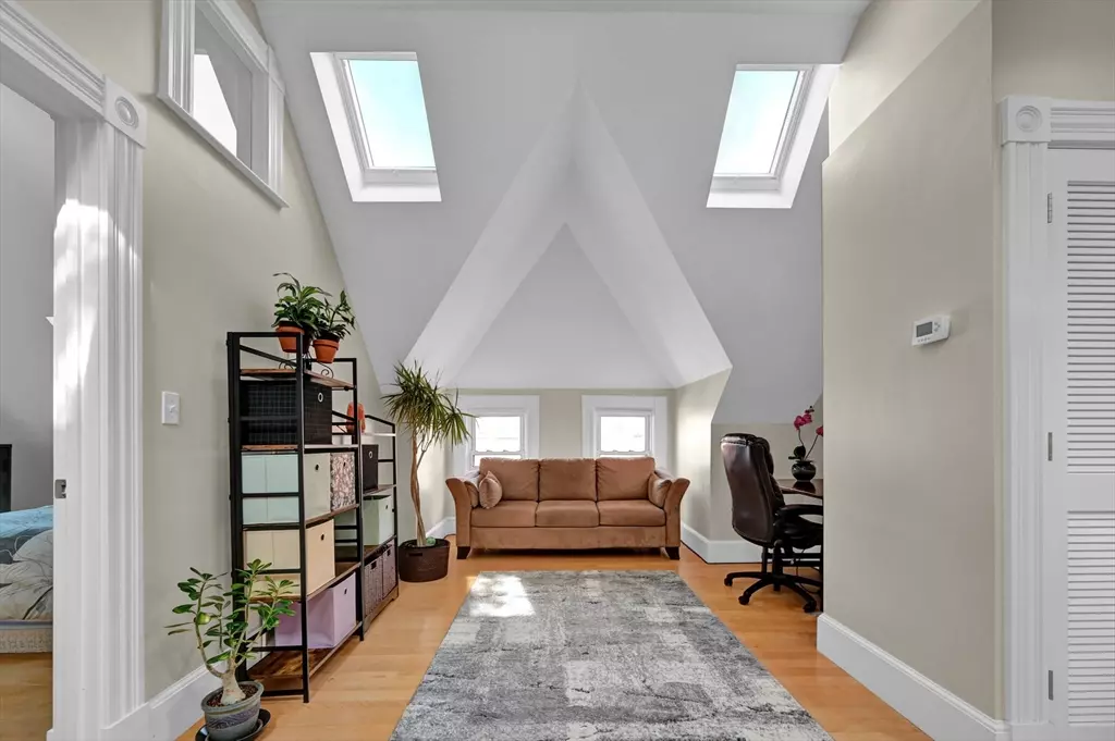Somerville, MA 02143,22 Lowell St #3