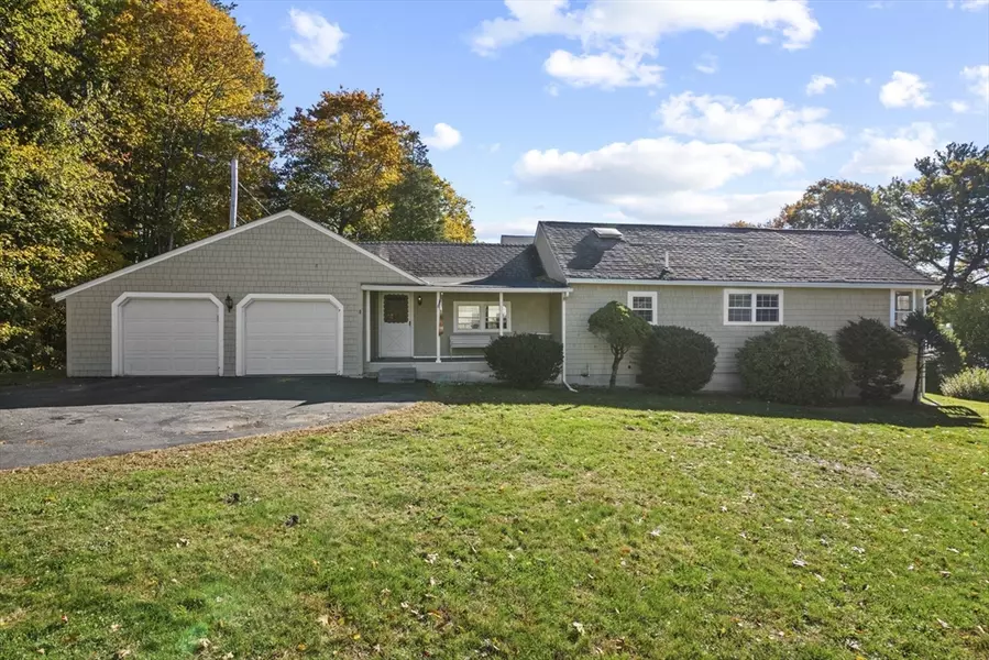 8 Mockingbird Hill Rd, Amesbury, MA 01913