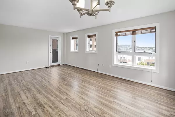 165 Cottage St #402, Chelsea, MA 02150