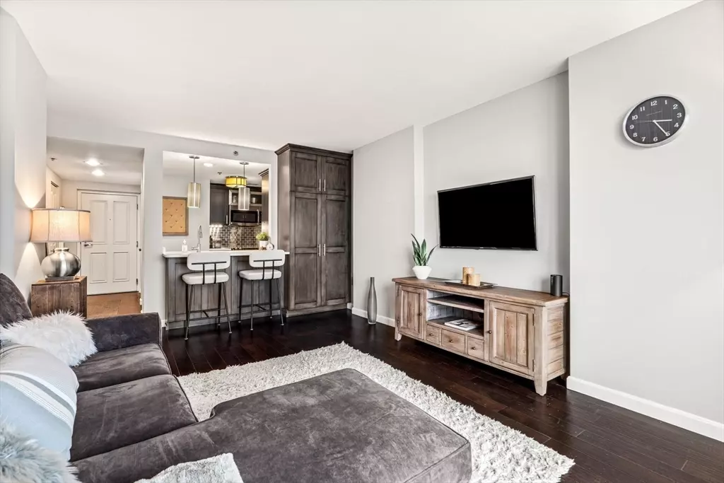 Cambridge, MA 02141,10 Museum Way #828