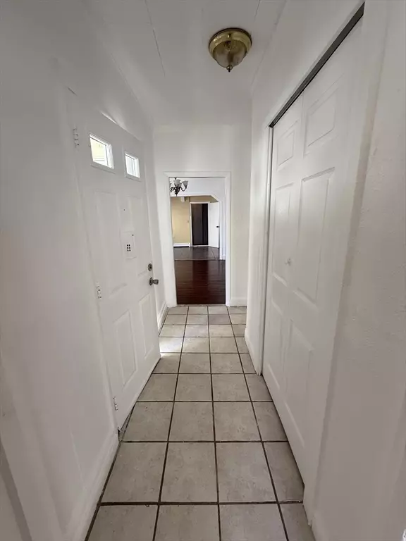 Lowell, MA 01852,213 Concord St #1