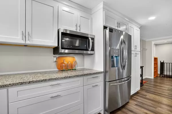 Longmeadow, MA 01106,37 Captain Rd