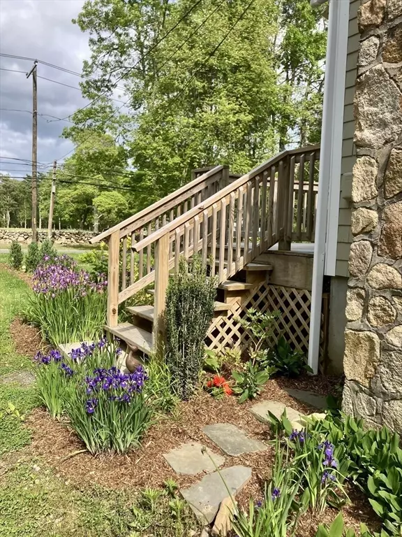 Westport, MA 02790,9 Division Rd