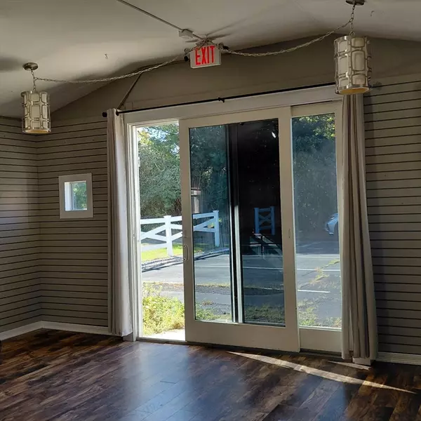 Fairhaven, MA 02719,415 Huttleston Avenue