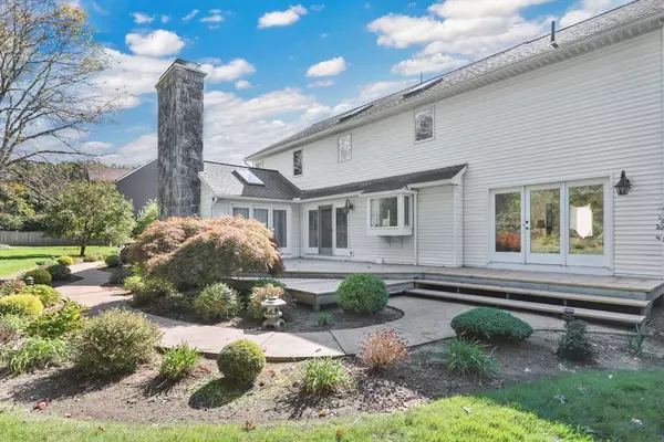 Longmeadow, MA 01106,202 Williamsburg Dr