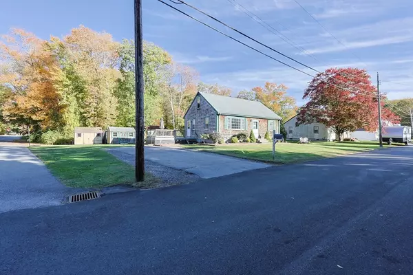 Acushnet, MA 02743,12 Randall St