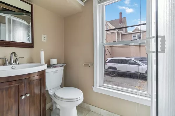 Sharon, MA 02067,18 East Chestnut #1