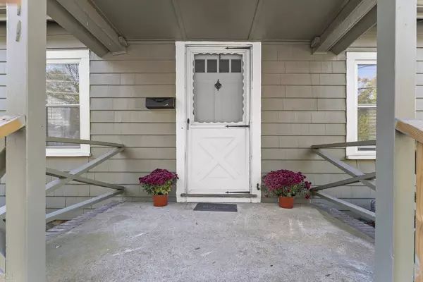 Needham, MA 02492,1011 Webster St