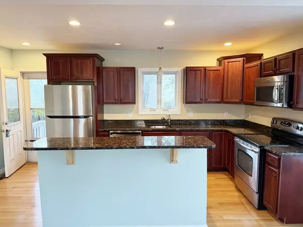Peabody, MA 01960,25 Collins St #B