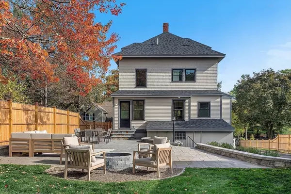 Wellesley, MA 02482,16 Oak Street