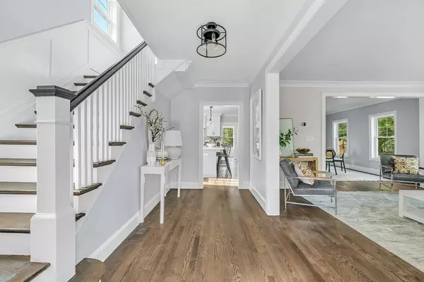 Wellesley, MA 02482,16 Oak Street