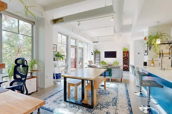Boston, MA 02118,139 East  Berkeley Street #302
