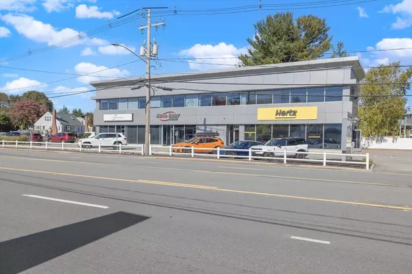 255 Andover St #202, Peabody, MA 01960