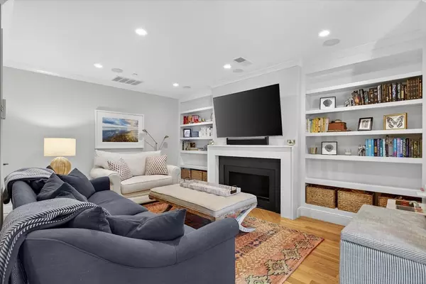 Boston, MA 02129,364 Bunker Hill Street #1