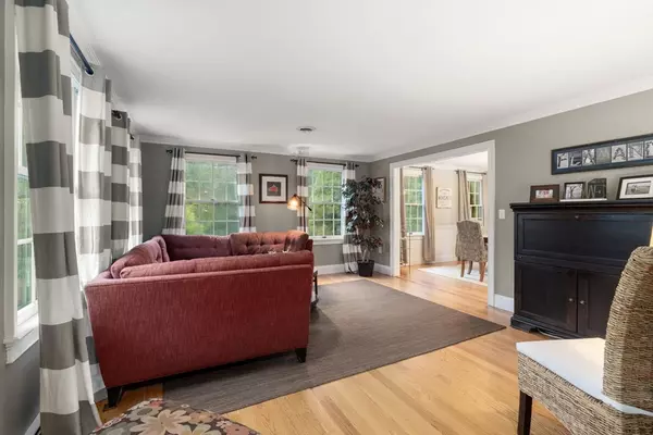 Medfield, MA 02052,14 Harding Street