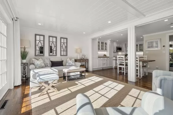 Wellesley, MA 02482,11 Oak Street #62