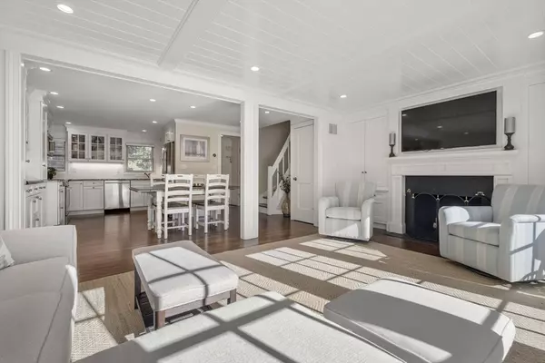 Wellesley, MA 02482,11 Oak Street #62