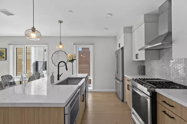 Boston, MA 02127,457 W Broadway #411