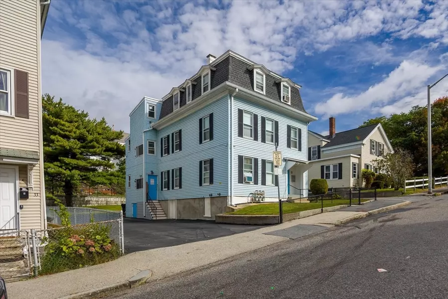 35 Shelby St, Worcester, MA 01605