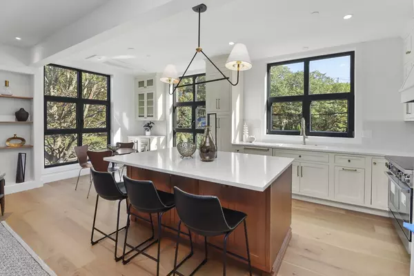 Portsmouth, NH 03801,1155 Sagamore Avenue #1