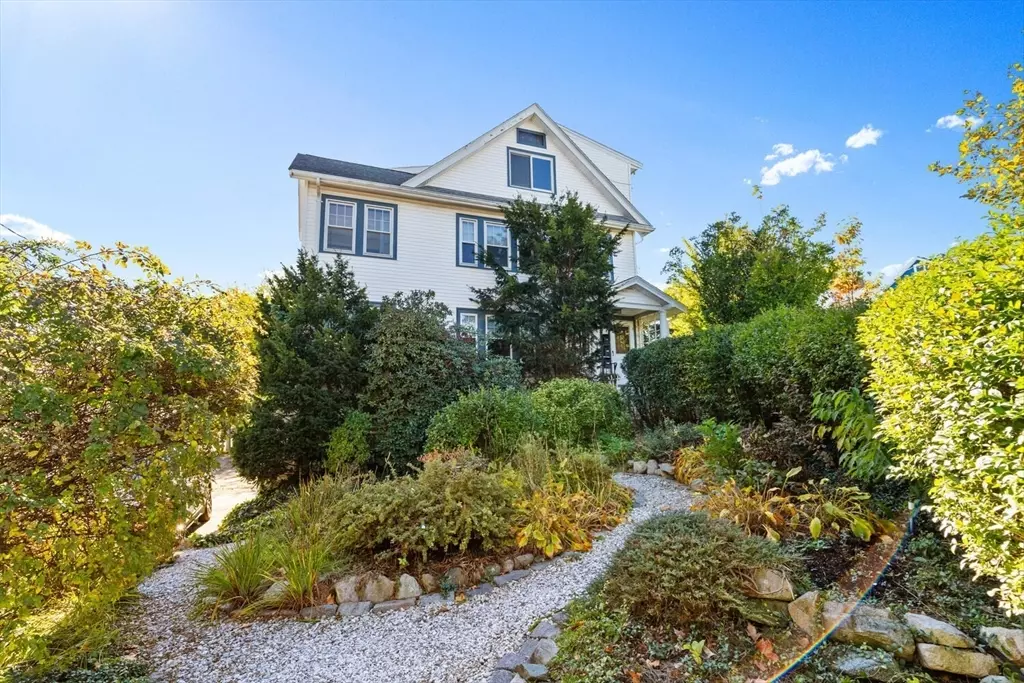 Watertown, MA 02472,87 Templeton Pkwy #3