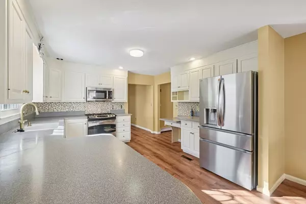 Millis, MA 02054,2 Greenwood Dr