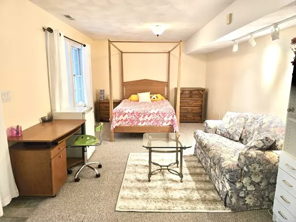 Middleton, MA 01949,5 Nelson Circle #20