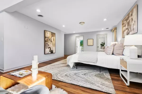 Stoneham, MA 02180,97 Oak St