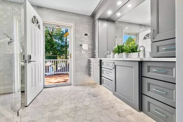 Stoneham, MA 02180,97 Oak St