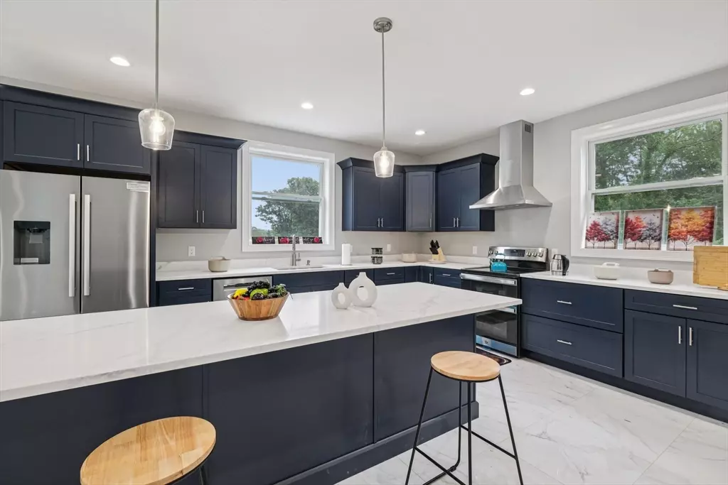 Westport, MA 02790,920 Drift Rd