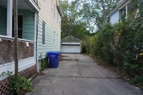 Springfield, MA 01108,327 Orange