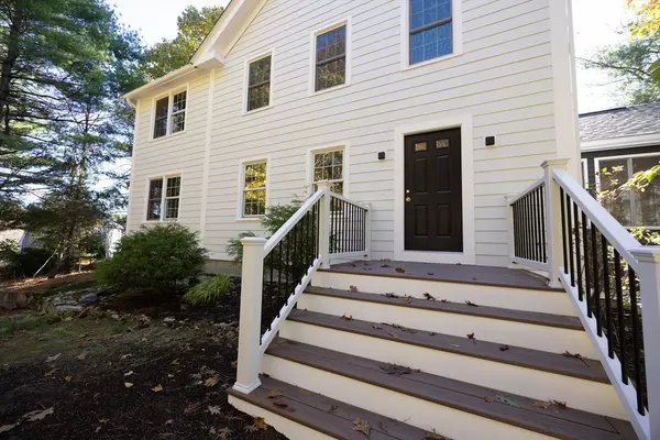 Upton, MA 01568,27 Fowler St