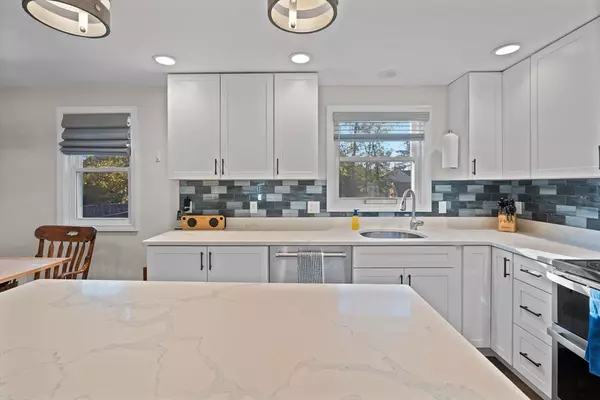 Topsfield, MA 01983,2 Woodbrier Rd