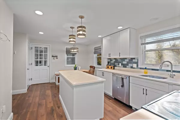 Topsfield, MA 01983,2 Woodbrier Rd